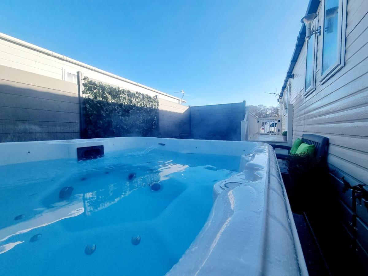 Apple Tree Lodge Hot Tub 3 Bedroom 2 Bars มอร์เพท ภายนอก รูปภาพ