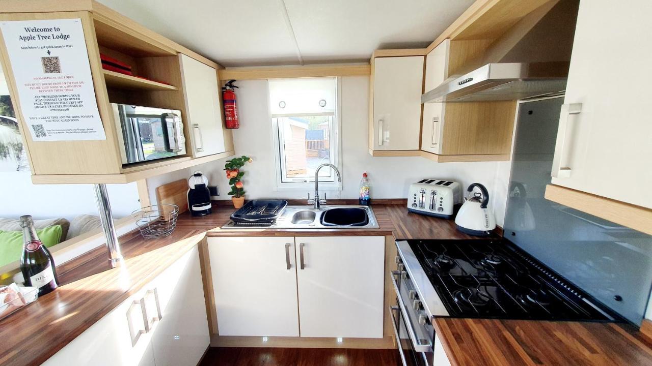 Apple Tree Lodge Hot Tub 3 Bedroom 2 Bars มอร์เพท ภายนอก รูปภาพ
