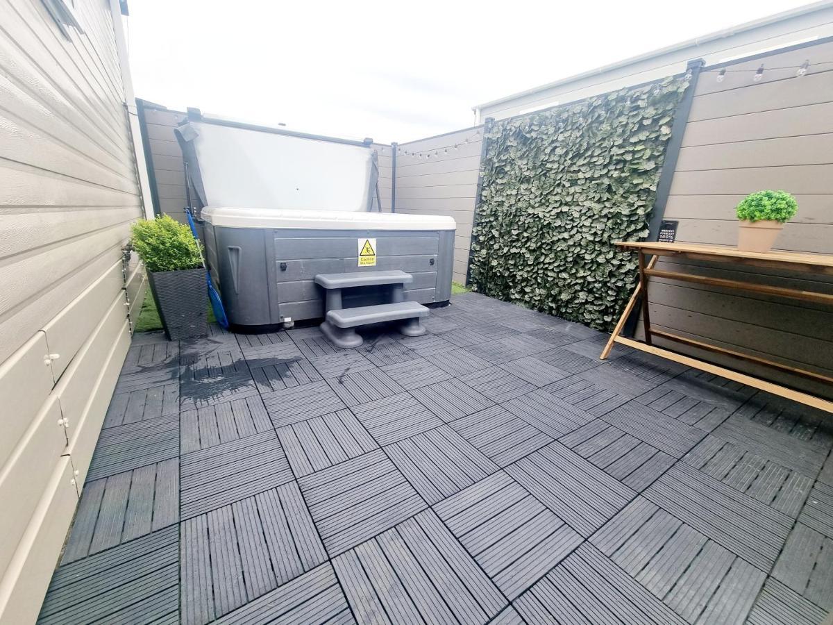 Apple Tree Lodge Hot Tub 3 Bedroom 2 Bars มอร์เพท ภายนอก รูปภาพ