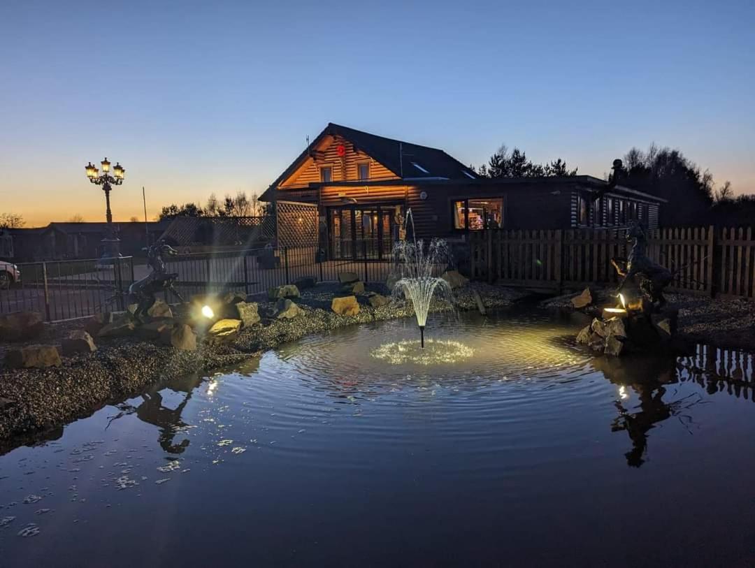 Apple Tree Lodge Hot Tub 3 Bedroom 2 Bars มอร์เพท ภายนอก รูปภาพ